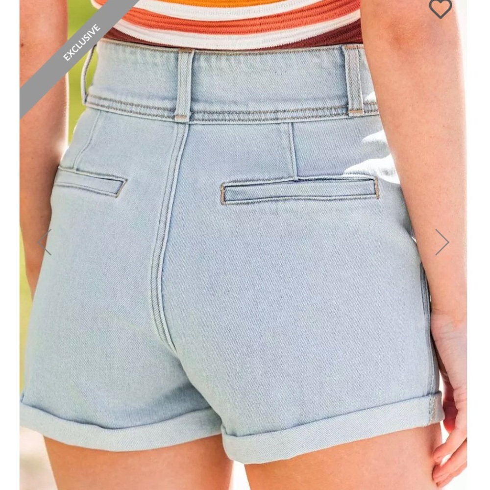 KanCan Ultra High Rise Mom Shorts Size 27 Light Wash Cuffed Denim - Picture 13 of 13